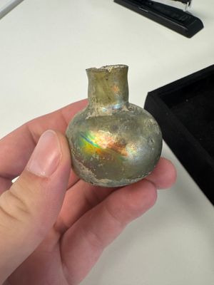 A varied collection of eight Roman glass wares — photo 3