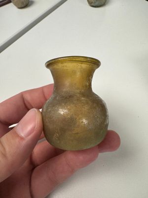 A varied collection of eight Roman glass wares — photo 34