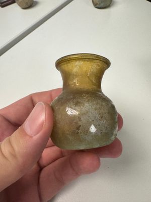 A varied collection of eight Roman glass wares — photo 35