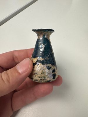 A varied collection of eight Roman glass wares — photo 40