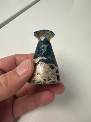 A varied collection of eight Roman glass wares — photo 41
