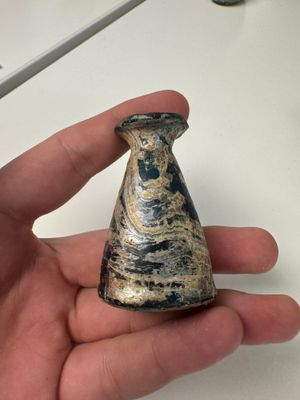 A varied collection of eight Roman glass wares — photo 43