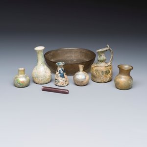 A varied collection of eight Roman glass wares — photo 1