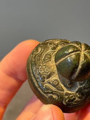 A varied collection of five Chinese bronze objects, 4th C. B.C./15th C. — photo 22