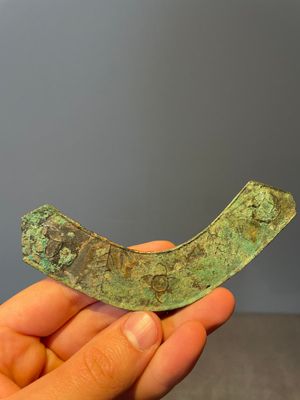 A varied collection of five Chinese bronze objects, 4th C. B.C./15th C. — photo 24