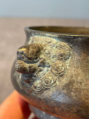 A varied collection of five Chinese bronze objects, 4th C. B.C./15th C. — photo 44