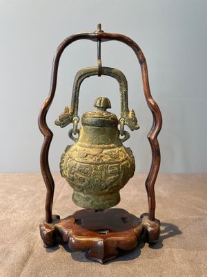 A varied collection of five Chinese bronze objects, 4th C. B.C./15th C. — photo 5