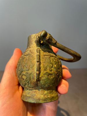 A varied collection of five Chinese bronze objects, 4th C. B.C./15th C. — photo 9