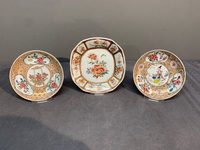 A varied collection of five Chinese famille rose cups and six saucers, Yongzheng/Qianlong — photo 13