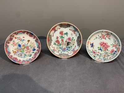 A varied collection of five Chinese famille rose cups and six saucers, Yongzheng/Qianlong — photo 15