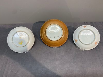 A varied collection of five Chinese famille rose cups and six saucers, Yongzheng/Qianlong — photo 16