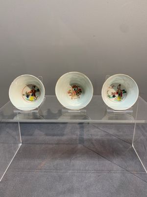 A varied collection of five Chinese famille rose cups and six saucers, Yongzheng/Qianlong — photo 5