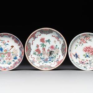 A varied collection of five Chinese famille rose cups and six saucers, Yongzheng/Qianlong — photo 2