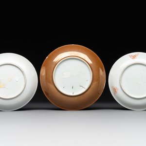 A varied collection of five Chinese famille rose cups and six saucers, Yongzheng/Qianlong — photo 3