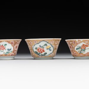 A varied collection of five Chinese famille rose cups and six saucers, Yongzheng/Qianlong — photo 7