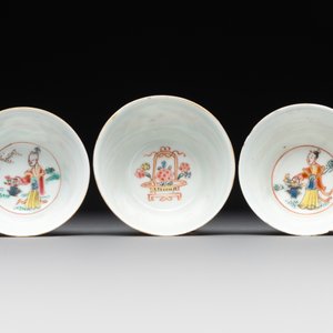 A varied collection of five Chinese famille rose cups and six saucers, Yongzheng/Qianlong — photo 8