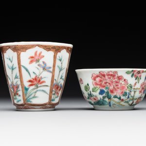 A varied collection of five Chinese famille rose cups and six saucers, Yongzheng/Qianlong — photo 10