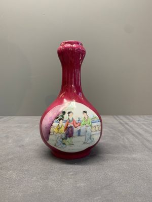 A varied collection of five Chinese famille rose, grisaille and iron-red porcelain, 20th C. — photo 3