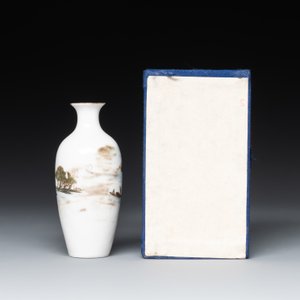 A varied collection of five Chinese famille rose, grisaille and iron-red porcelain, 20th C. — photo 16