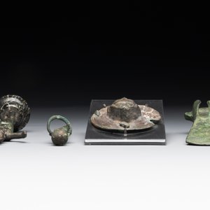 A varied collection of four bronze objects and figures, Roman Empire, 8th C. B.C./3rd C. — 照片 3