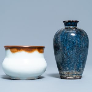 A varied collection of four monochrome Chinese and Japanese vases and a censer, 19/20th C. — photo 11