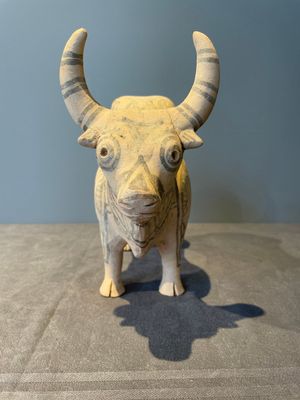 A varied collection of four terracotta animal sculptures and two bowls, Indus Valley, Iran, Pakistan and Afghanistan, 29th/3rd C. B.C. — foto 2