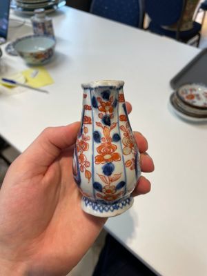 A varied collection of fourteen Chinese Imari-style wares, Kangxi/Qianlong — 照片 31