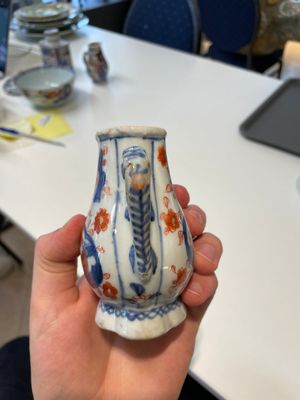 A varied collection of fourteen Chinese Imari-style wares, Kangxi/Qianlong — 照片 37