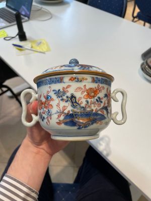 A varied collection of fourteen Chinese Imari-style wares, Kangxi/Qianlong — 照片 6