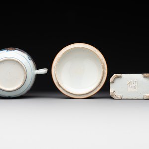 A varied collection of fourteen Chinese Imari-style wares, Kangxi/Qianlong — 照片 13