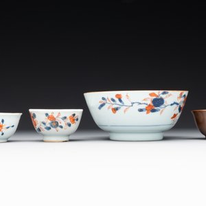 A varied collection of fourteen Chinese Imari-style wares, Kangxi/Qianlong — 照片 3