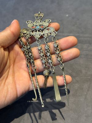 A varied collection of Himalayan accessories with turquoise and coral ornaments, Tibet and Bhutan, 19th C. — foto 19