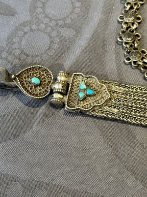 A varied collection of Himalayan accessories with turquoise and coral ornaments, Tibet and Bhutan, 19th C. — foto 34