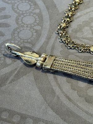 A varied collection of Himalayan accessories with turquoise and coral ornaments, Tibet and Bhutan, 19th C. — foto 44