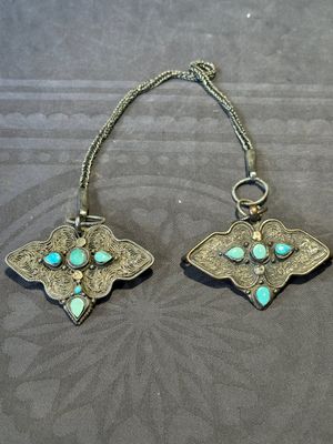 A varied collection of Himalayan accessories with turquoise and coral ornaments, Tibet and Bhutan, 19th C. — foto 10