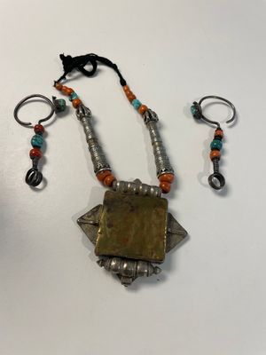 A varied collection of Himalayan accessories with turquoise ornaments, Tibet, 19th C. — foto 2
