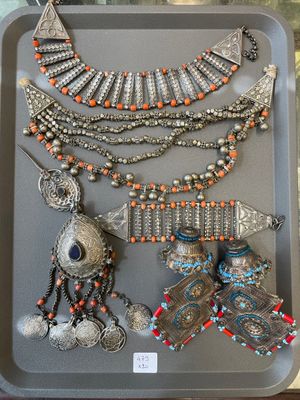 A varied collection of jewellery and accessories, Afghanistan, India, Pakistan, and Yemen, 19th C. — photo 3