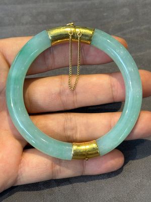 A varied collection of jewellery in jade and lapis lazuli, including gold mounts, China, 19/20th C. — foto 13
