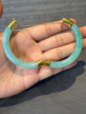 A varied collection of jewellery in jade and lapis lazuli, including gold mounts, China, 19/20th C. — foto 15