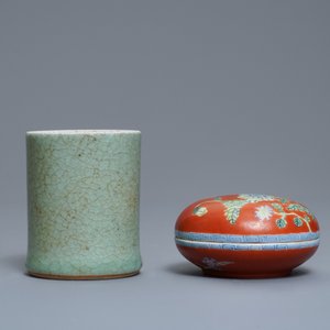 A varied collection of monochrome Chinese porcelain, 19/20th C. — photo 7