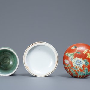 A varied collection of monochrome Chinese porcelain, 19/20th C. — photo 8