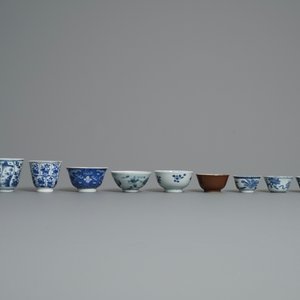 A varied collection of mostly blue and white Chinese porcelain, Ming and later — 照片 14
