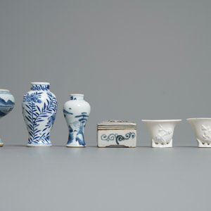 A varied collection of mostly blue and white Chinese porcelain, Ming and later — 照片 6