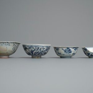 A varied collection of mostly blue and white Chinese porcelain, Ming and later — 照片 10