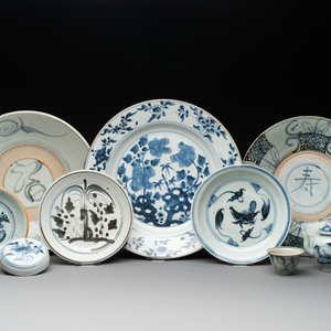 A varied collection of nine Chinese blue and white wares, Ming and later — photo 1