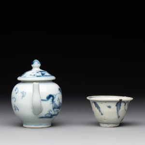 A varied collection of nine Chinese blue and white wares, Ming and later — photo 11