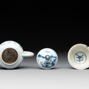 A varied collection of nine Chinese blue and white wares, Ming and later — photo 12