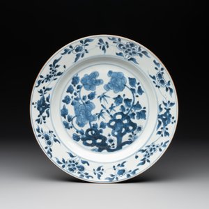 A varied collection of nine Chinese blue and white wares, Ming and later — photo 4