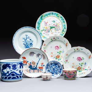 A varied collection of nine Chinese blue, white and famille rose wares, Kangxi and later — 照片 1