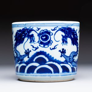 A varied collection of nine Chinese blue, white and famille rose wares, Kangxi and later — 照片 8
